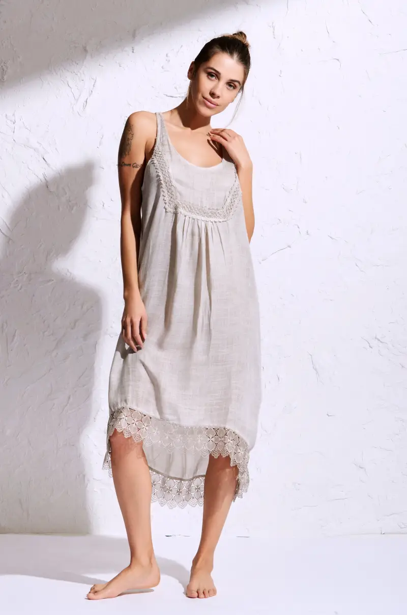 ABITO SMANICATO SABBIA | Colore Sabbia |