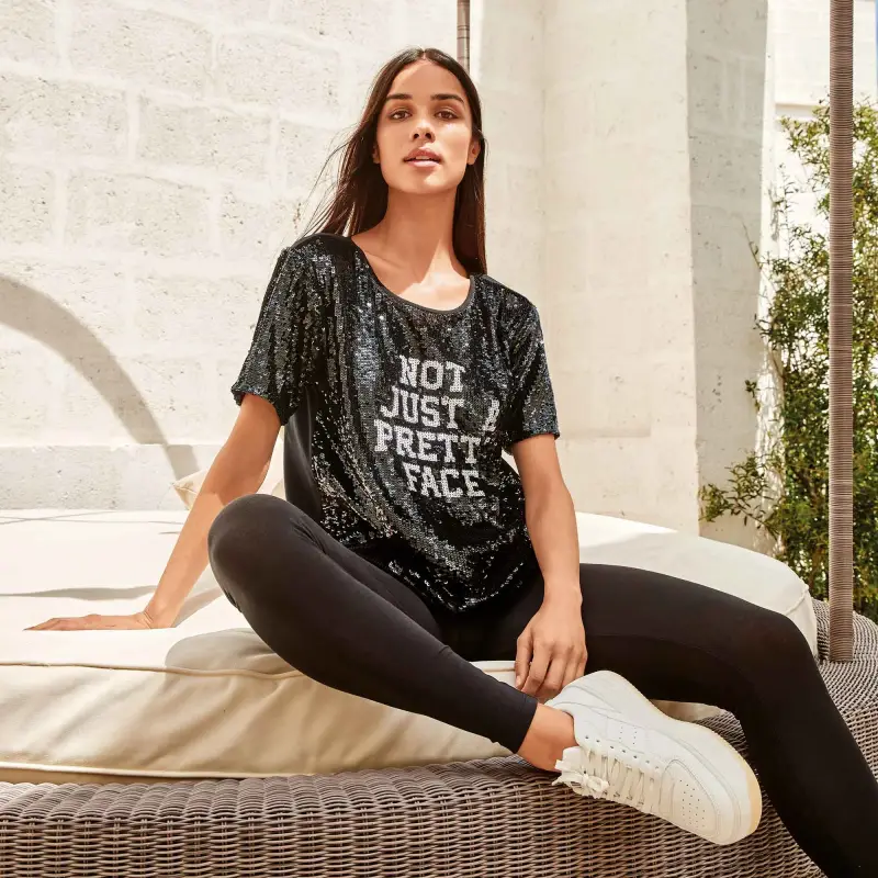 T-SHIRT A MANICHE CORTE EMILY | Colore Nero |