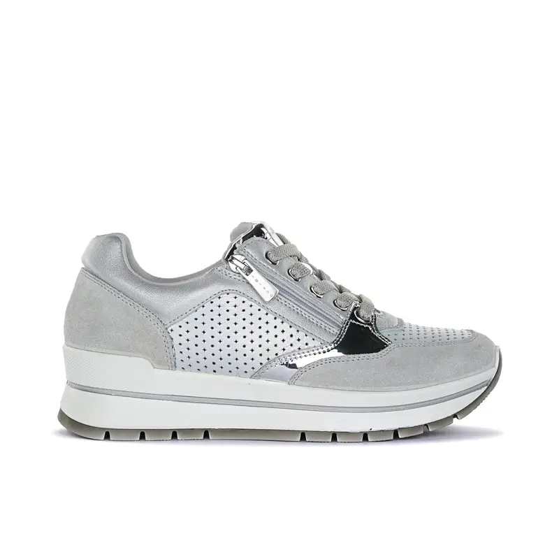 Sneakers argento con inserto traforato, zip e lacci