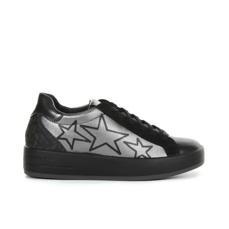 Sneakers argento in pelle con stelle