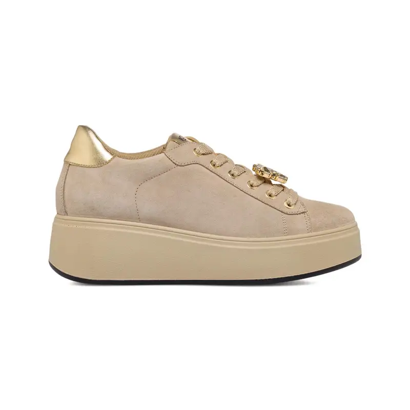 Sneakers beige da donna in pelle con suola platform e lacci con charms
