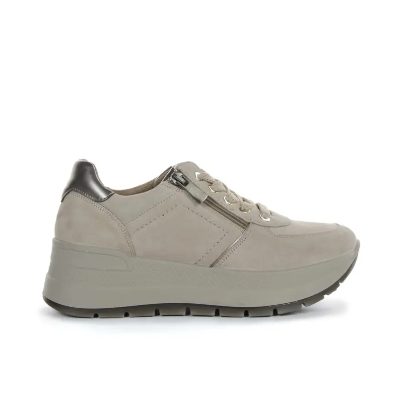 Sneakers beige in pelle con suola platform