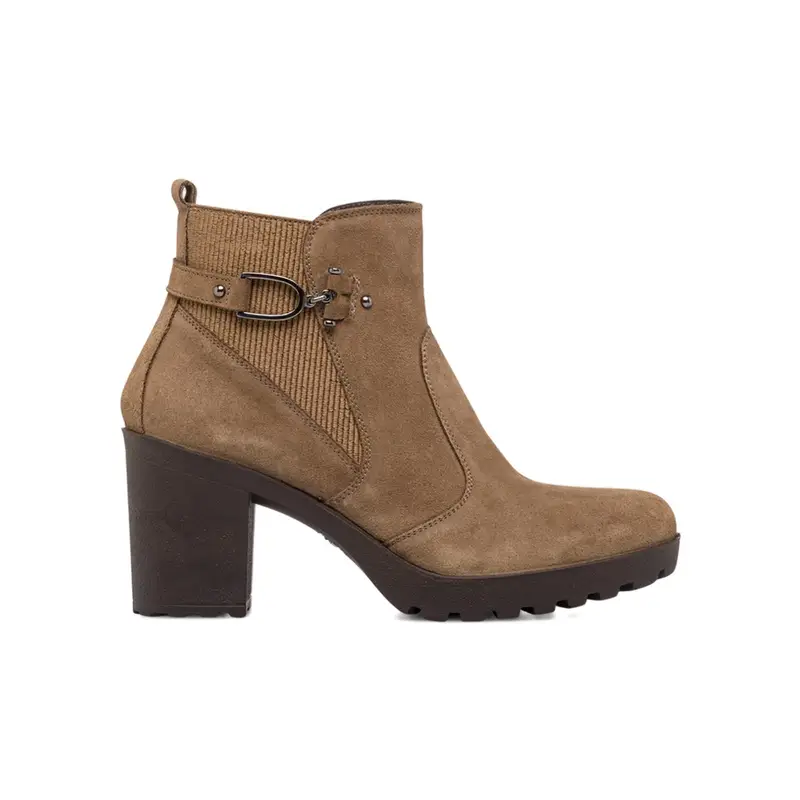 Stivaletti beige in suede da donna con tacco alto in gomma