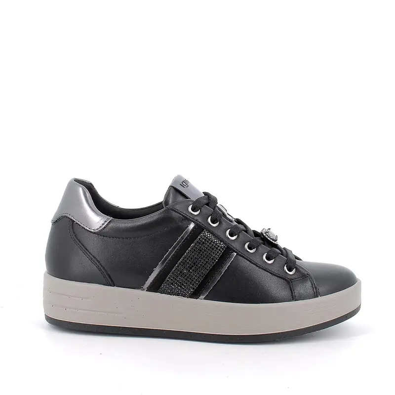 Sneakers da donna nero con lacci
