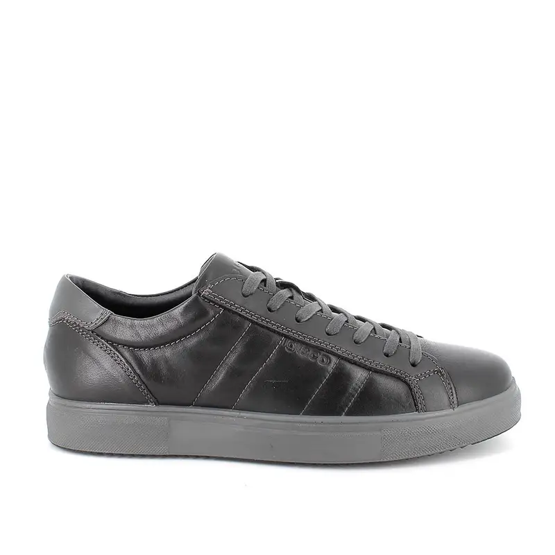 Sneakers da uomo nero con lacci