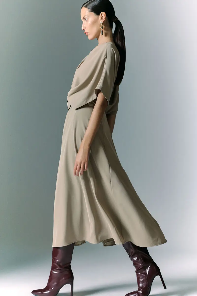 Abito lungo elegante con cintura in vita e spacco laterale Beige miniatura 3