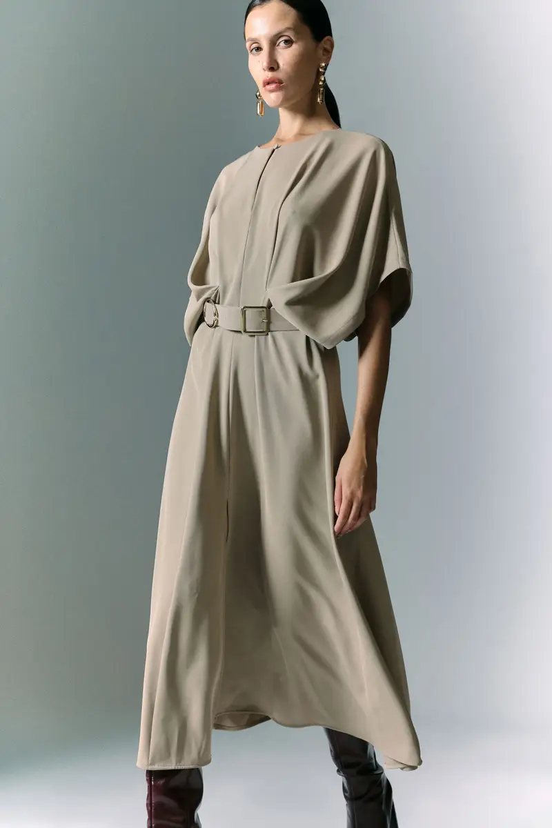 Abito lungo elegante con cintura in vita e spacco laterale Beige miniatura 4