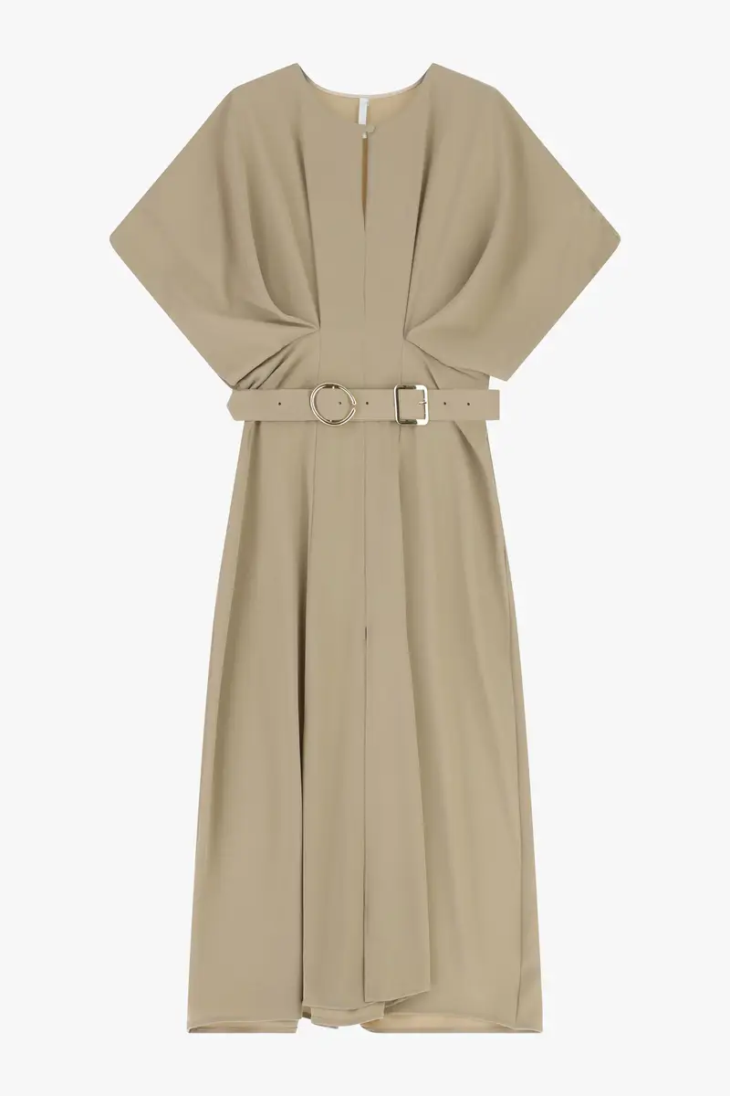 Abito lungo elegante con cintura in vita e spacco laterale Beige