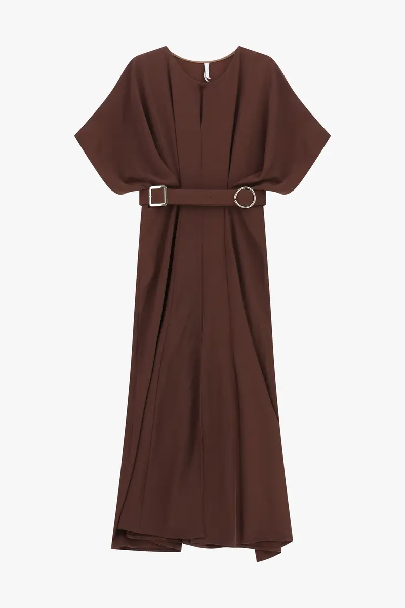 Abito lungo elegante con cintura in vita e spacco laterale Moro