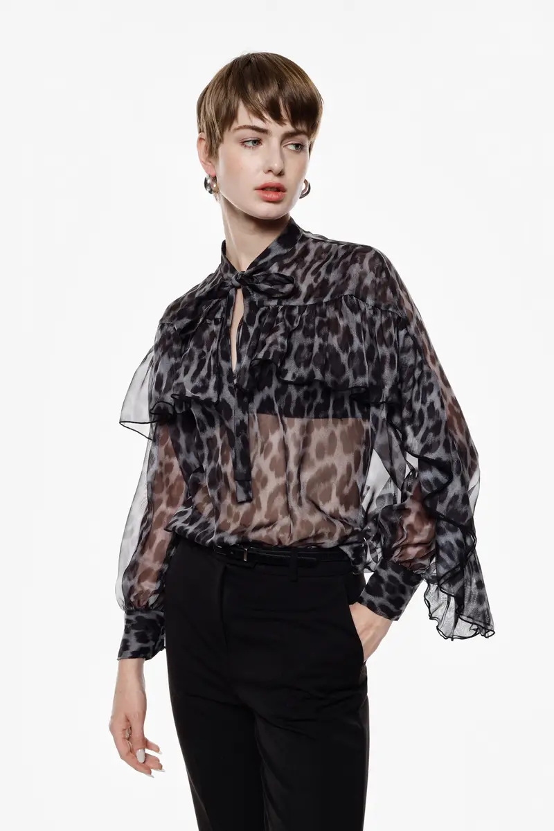 Blusa ampia stampa animalier con volant Grigio miniatura 4