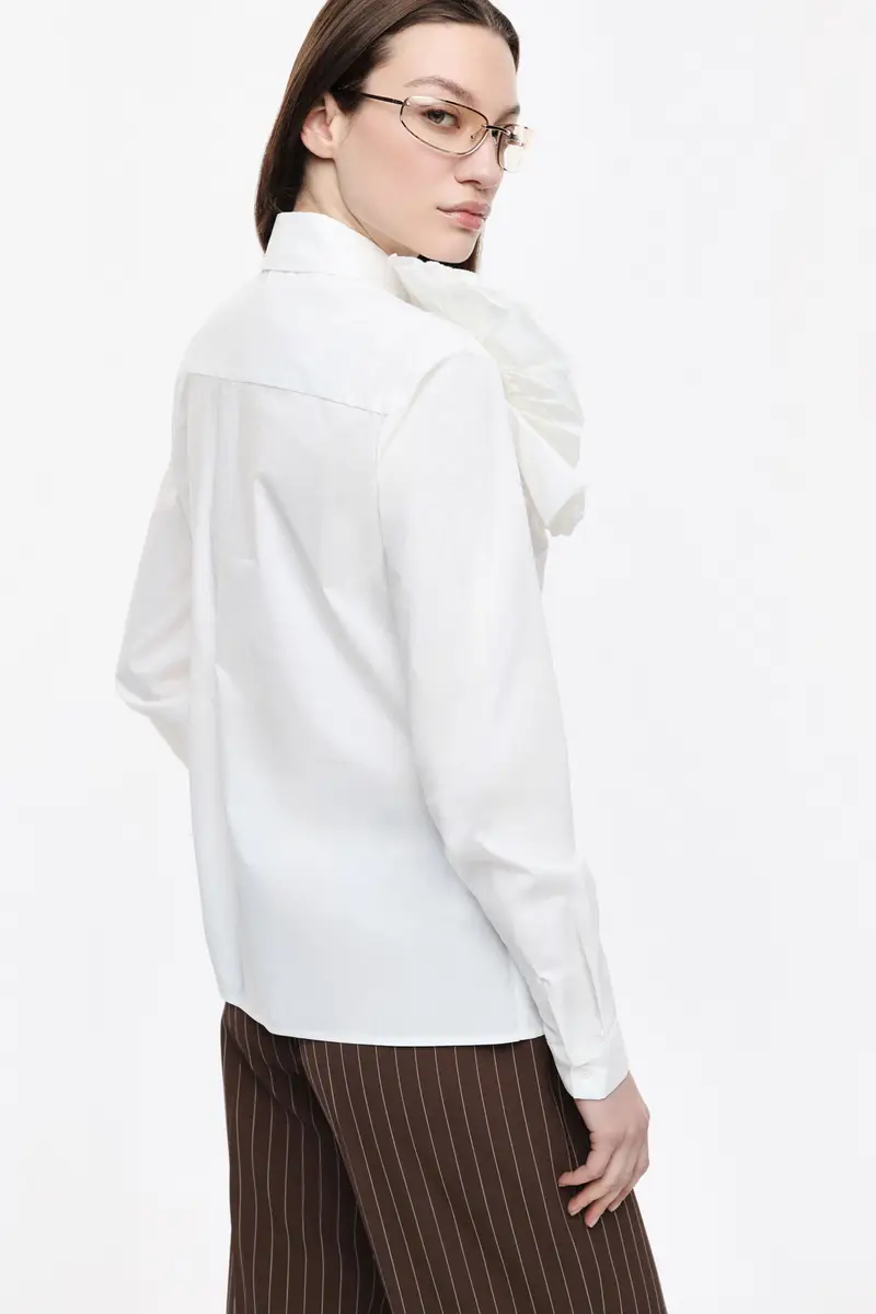 Camicia a maniche lunghe con maxi applicazione floreale Panna miniatura 3