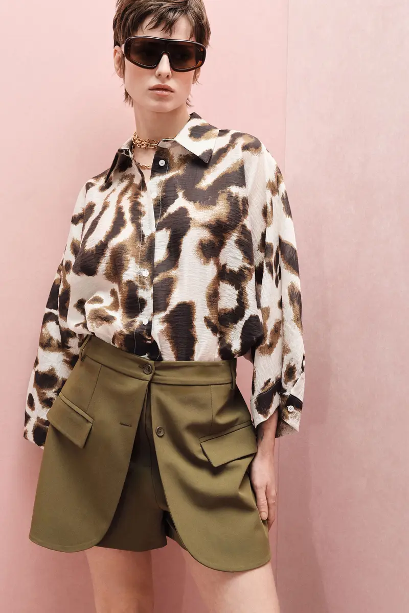 Camicia ampia stampa animalier, collo classico Panna miniatura 3