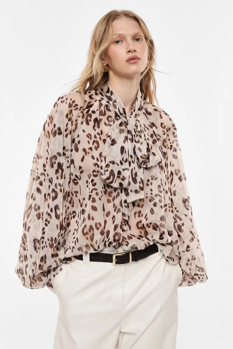 Camicia ampia stampa animalier con fusciacca Cipria miniatura 4