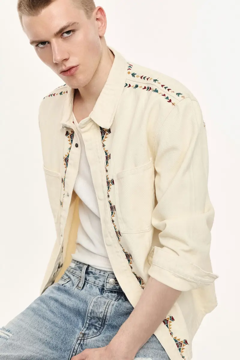 Camicia con ricami geometrici e tasche frontali Sabbia miniatura 2