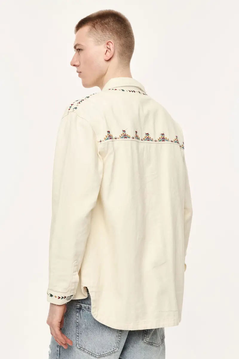 Camicia con ricami geometrici e tasche frontali Sabbia miniatura 3