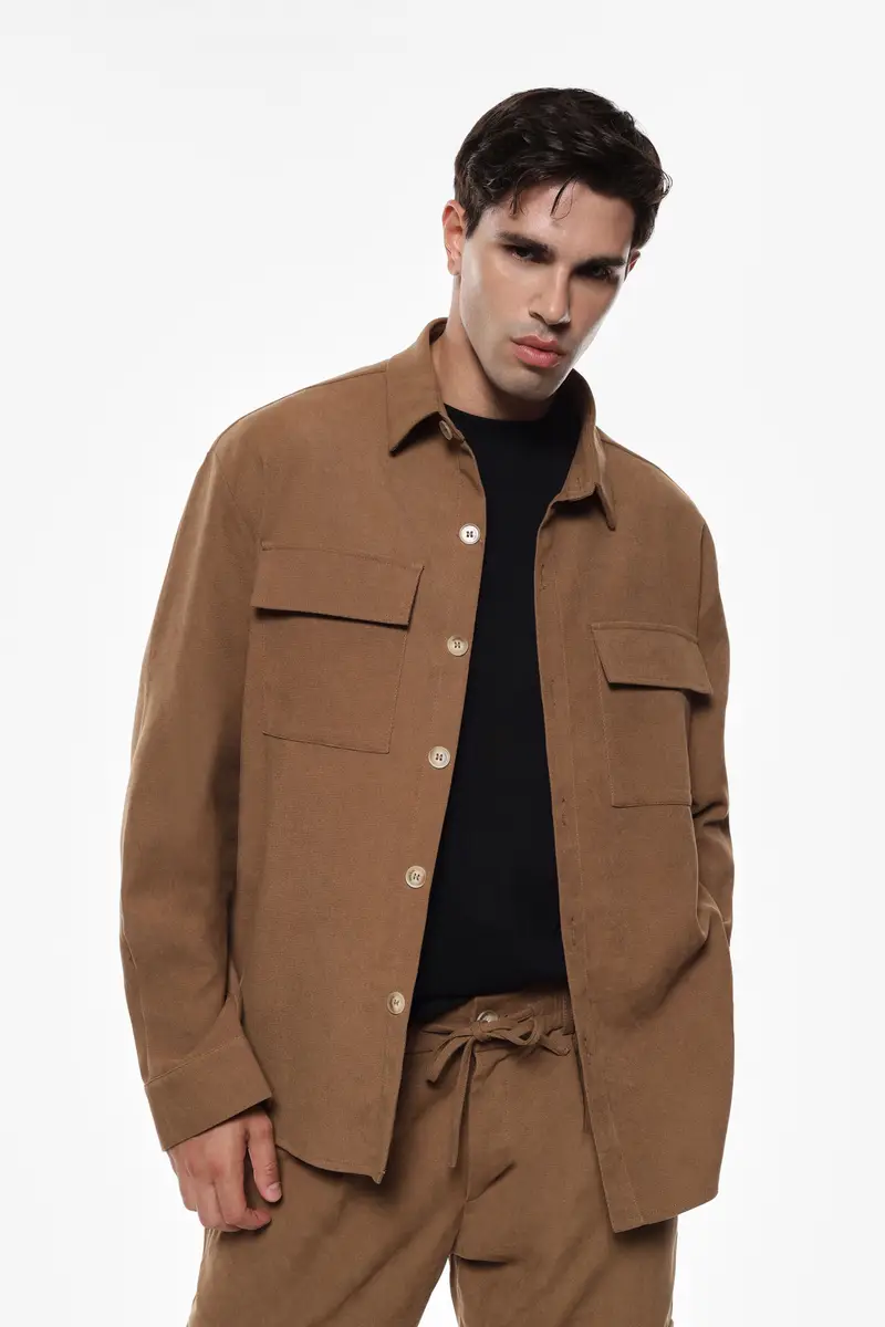 Camicia con tasche frontali ampie Cammello