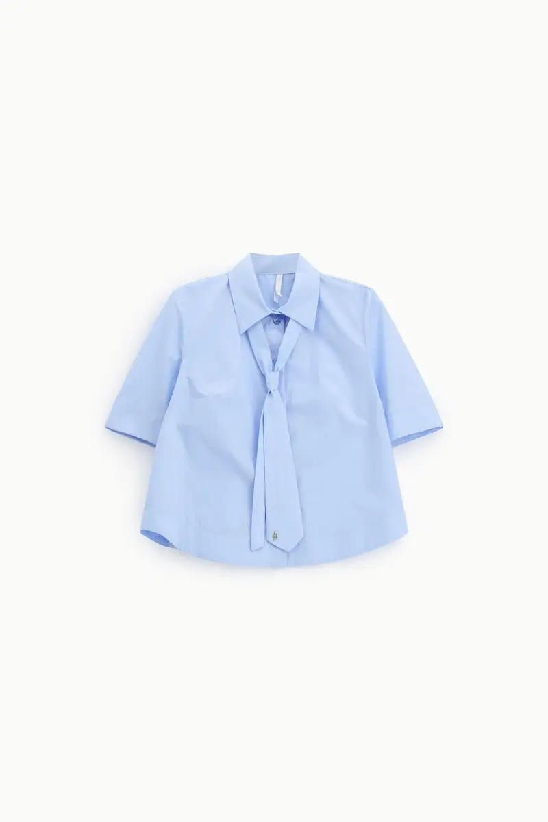 Camicia cropped con cravatta decorativa e maniche corte Celeste