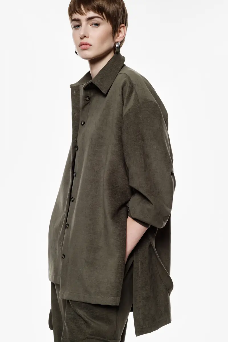 Camicia oversize con collo classico e bottoni frontali Militare miniatura 2