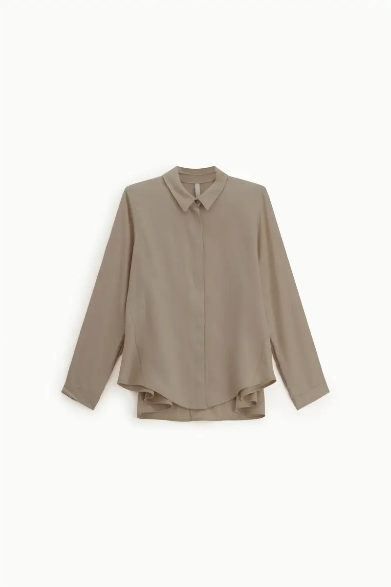 Camicia regular fit con collo classico Fango