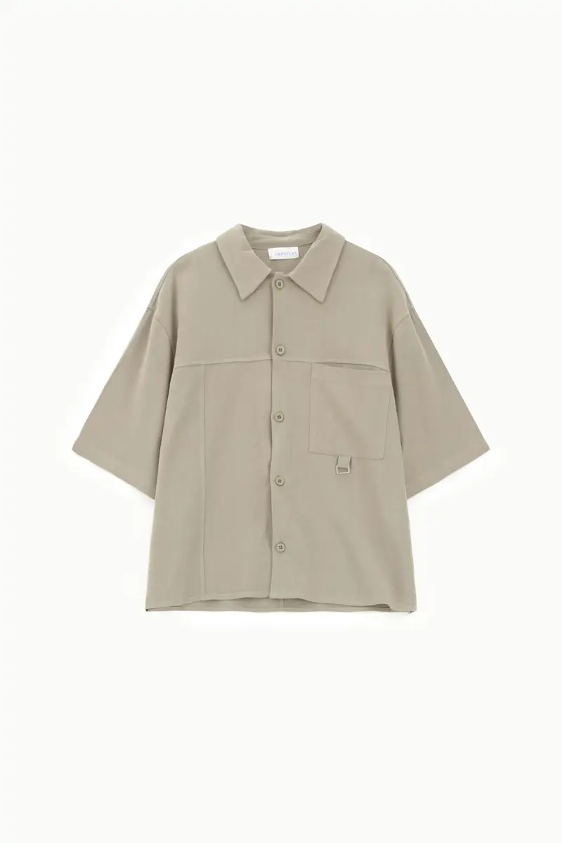 Camicia regular-fit con tasca frontale e dettaglio fibbia Army