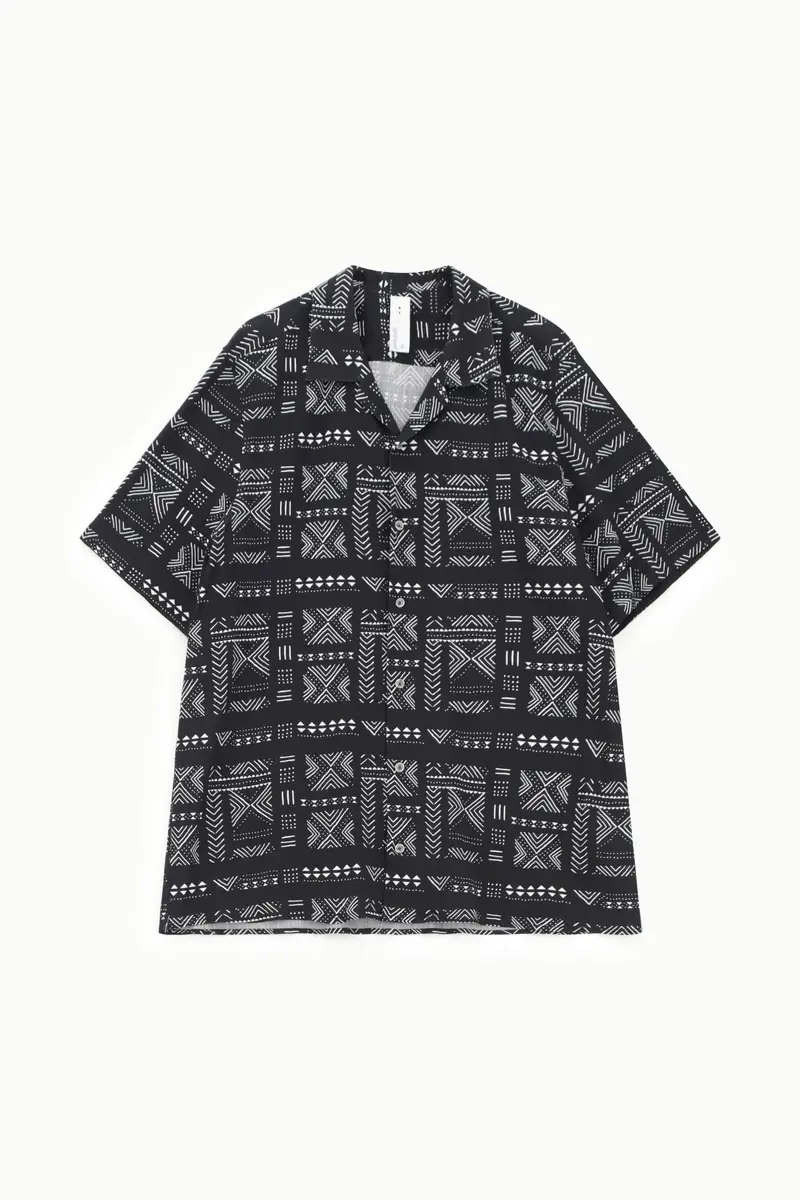 Camicia stampa geometrica con colletto classico Nero