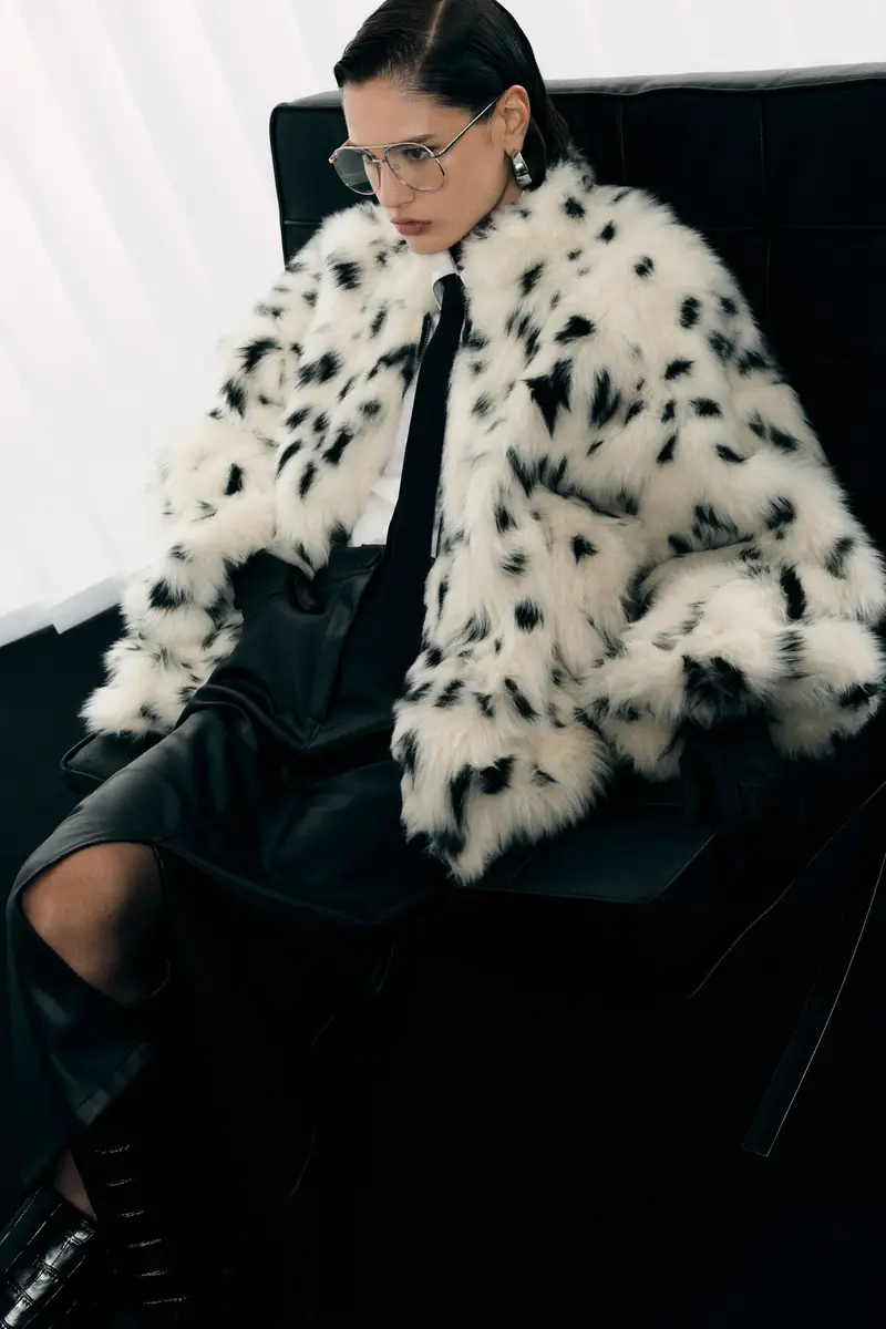 Eco-fur stampata chiusura zip vestibilità ampia Panna miniatura 2