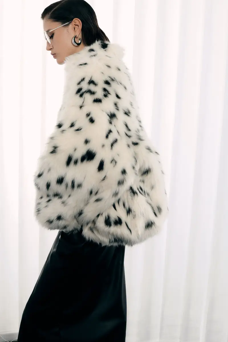 Eco-fur stampata chiusura zip vestibilità ampia Panna miniatura 3