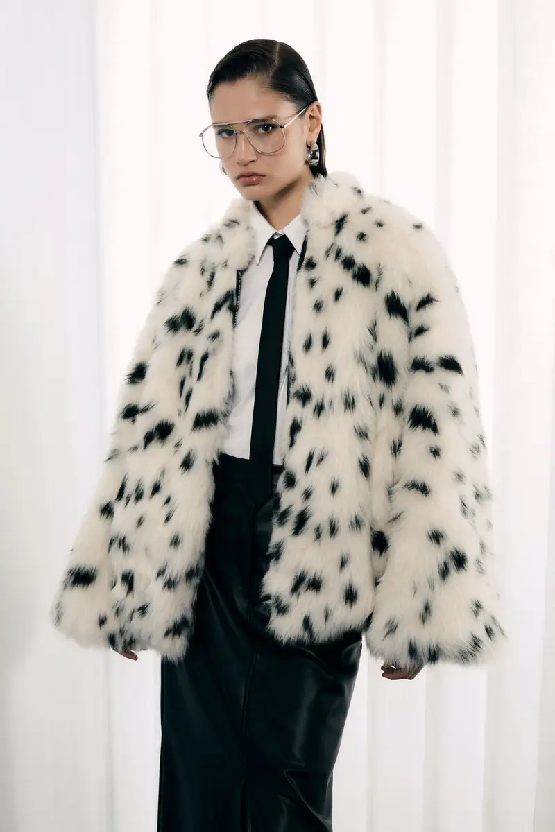 Eco-fur stampata chiusura zip vestibilità ampia Panna miniatura 4