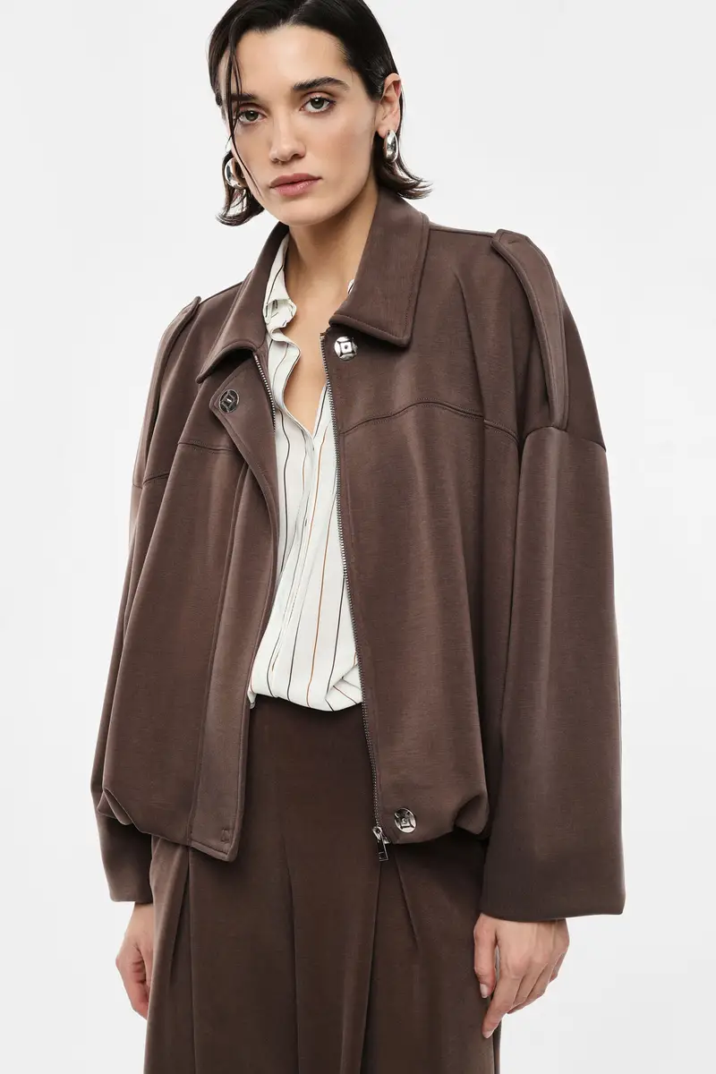 Felpa ampia con collo classico e fondo arricciato Moka