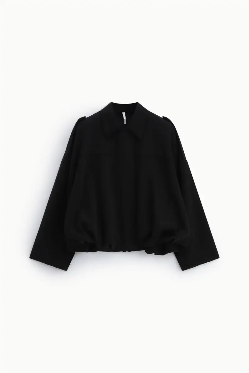 Felpa ampia con collo classico e fondo arricciato Nero