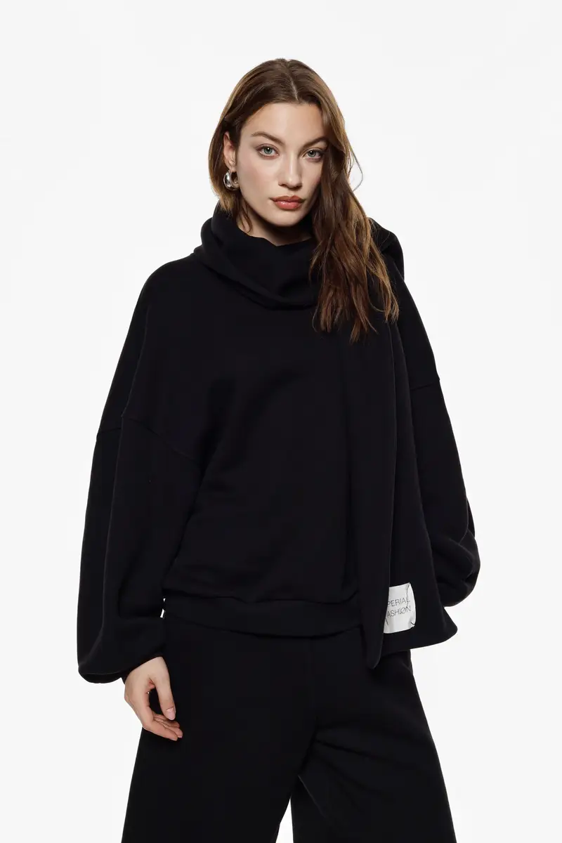 Felpa con collo alto e maxi sciarpa Nero