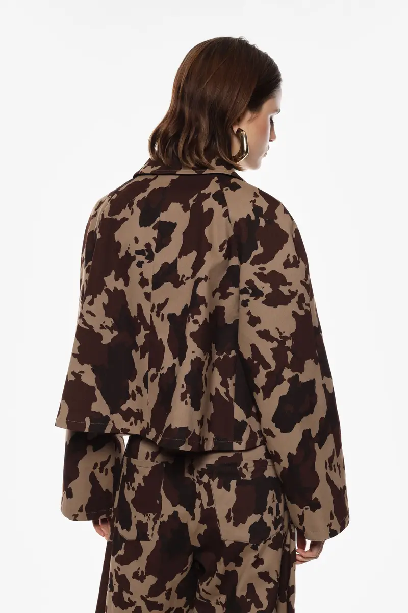 Giacca camicia cropped stampa astratta tasche frontali Beige miniatura 4