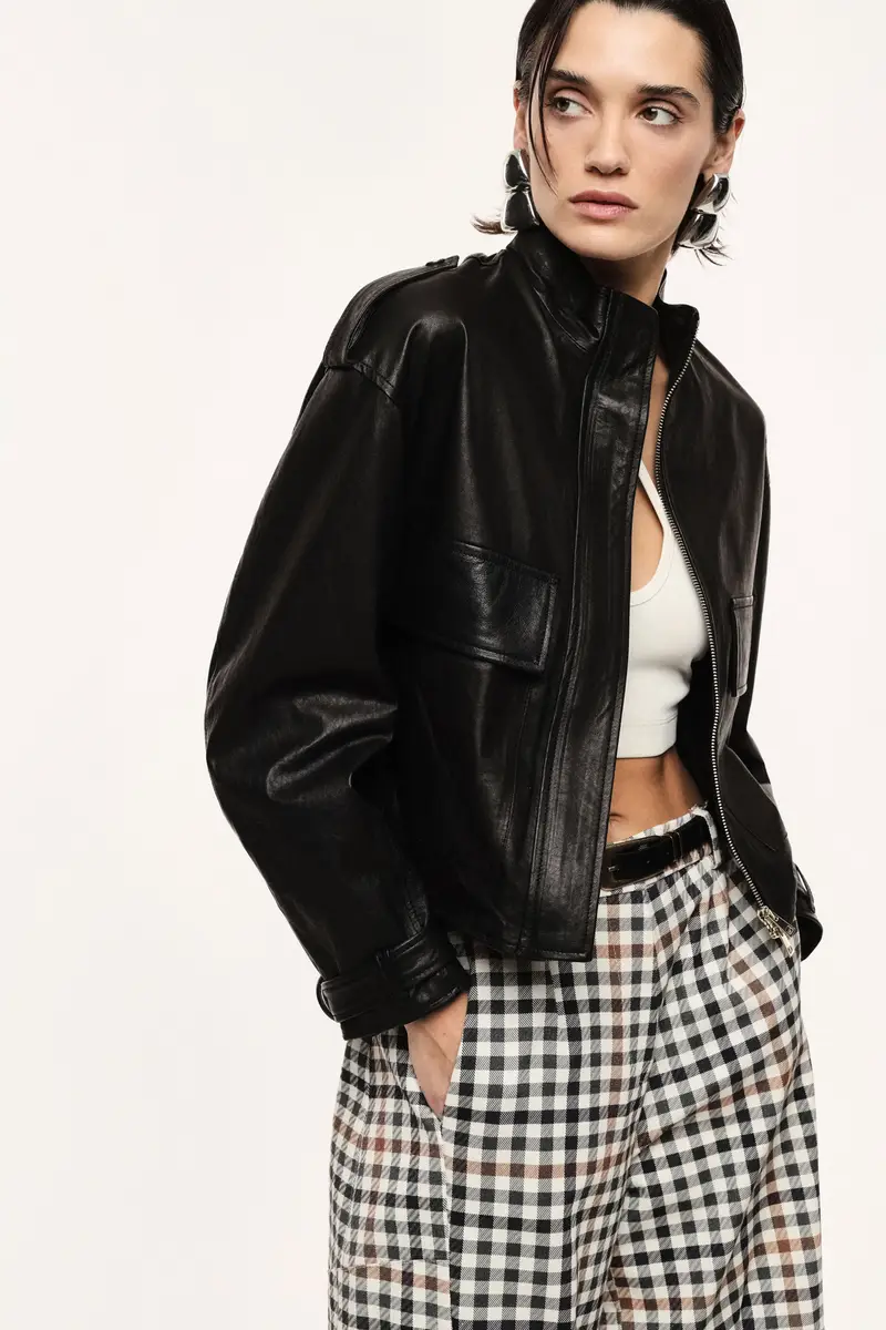 Giacca in pelle corta con tasche frontali Nero miniatura 2