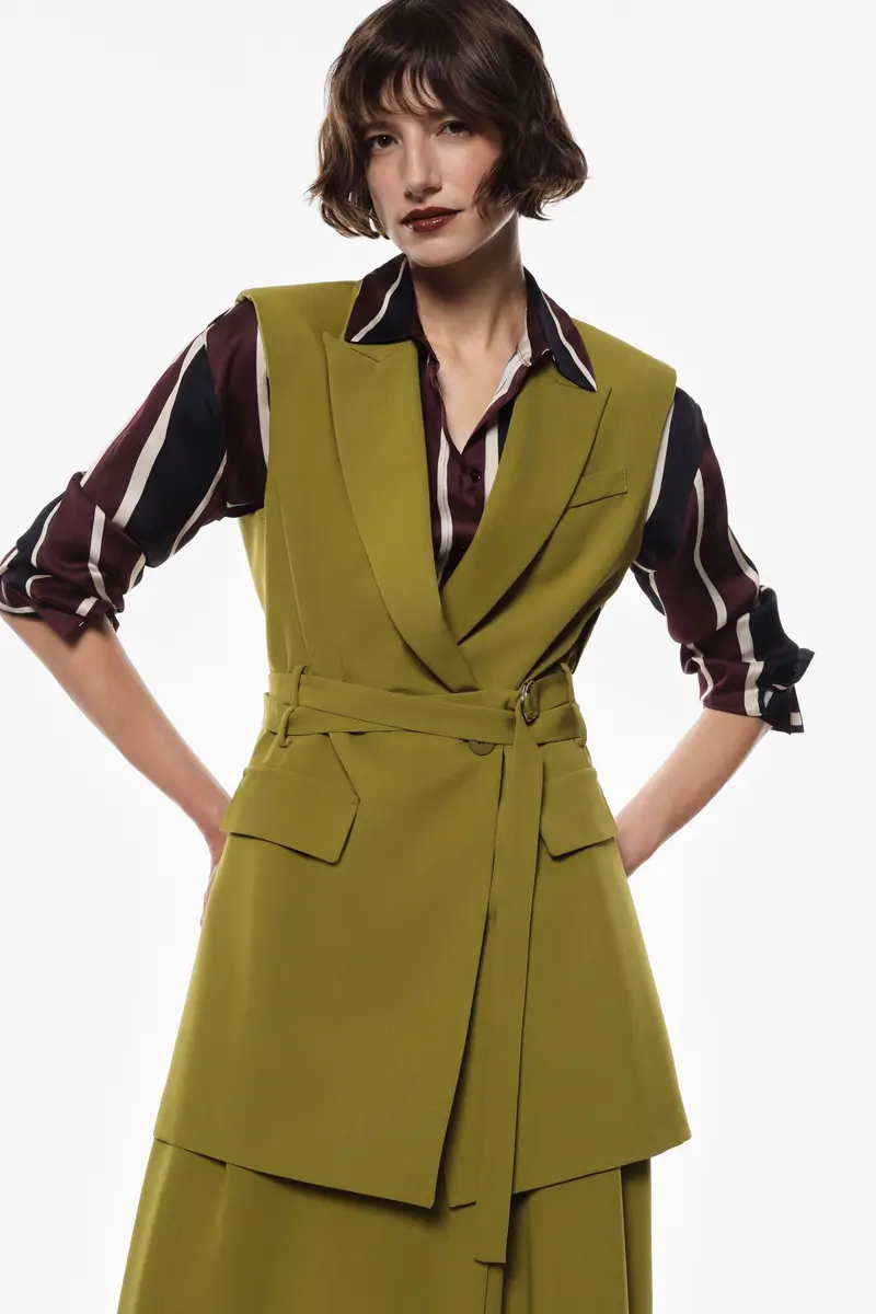 Gilet lungo con tasche e cintura Olio miniatura 2