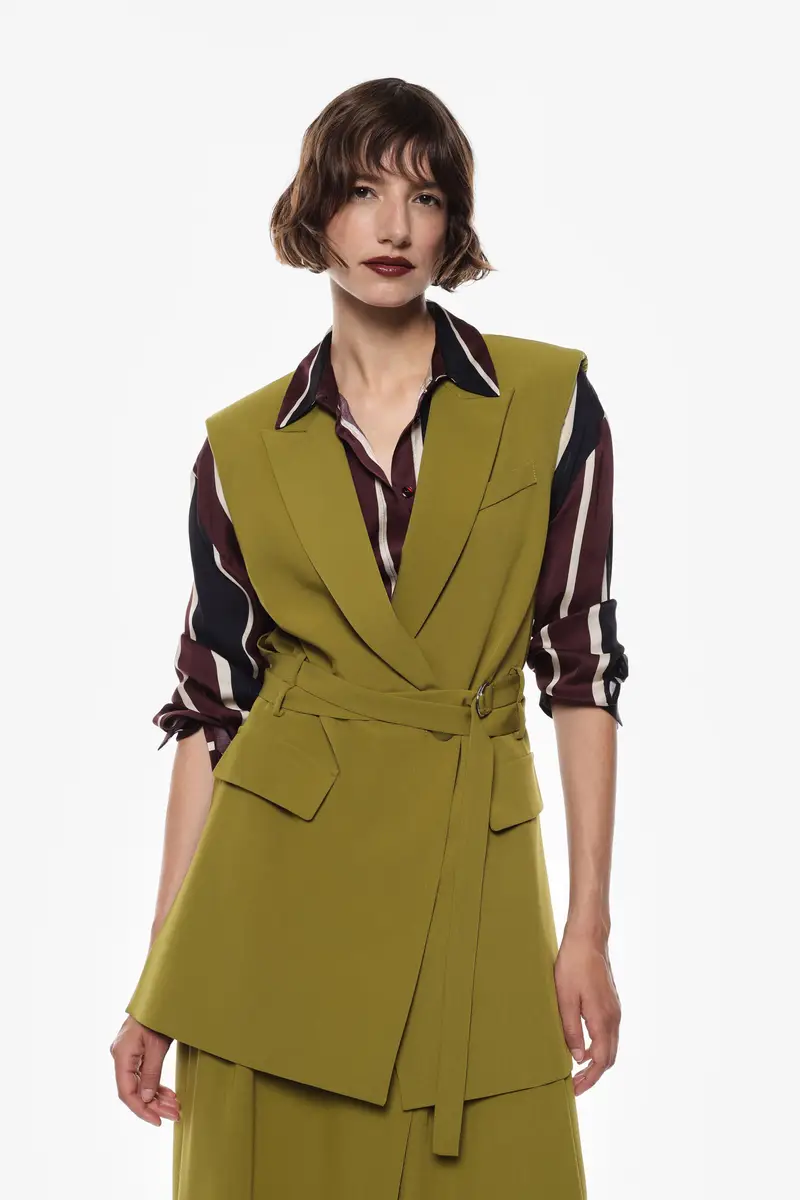 Gilet lungo con tasche e cintura Olio miniatura 3