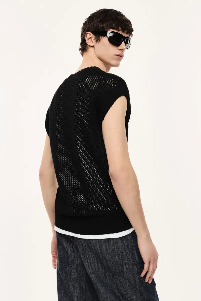 Maglia smanicata traforata collo a v Nero miniatura 3