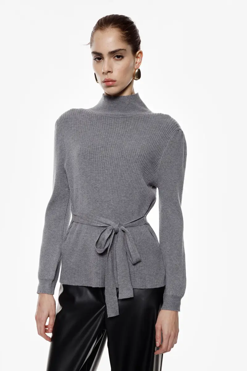Maglione a coste con collo alto e cintura Grigio