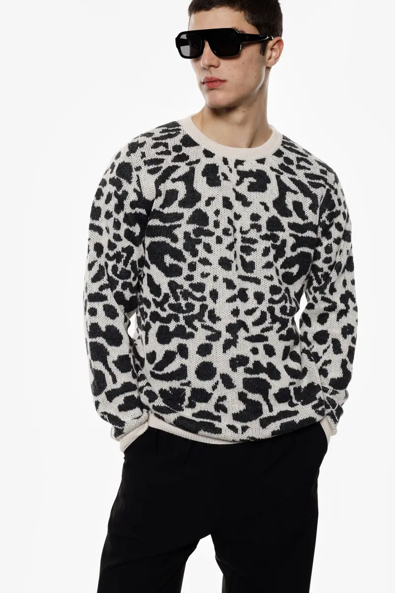 Maglione girocollo stampa animalier a maniche lunghe Nero