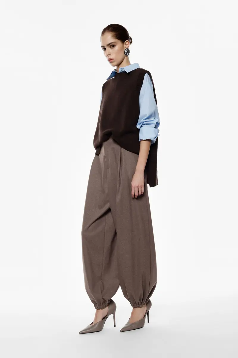 Pantaloni palazzo ampi pince fondo elastico Taupe miniatura 3