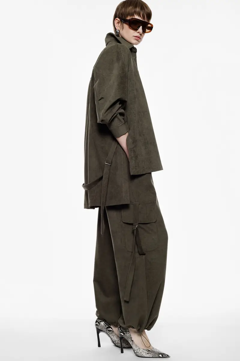 Pantaloni palazzo con tasche laterali oversize Militare miniatura 2