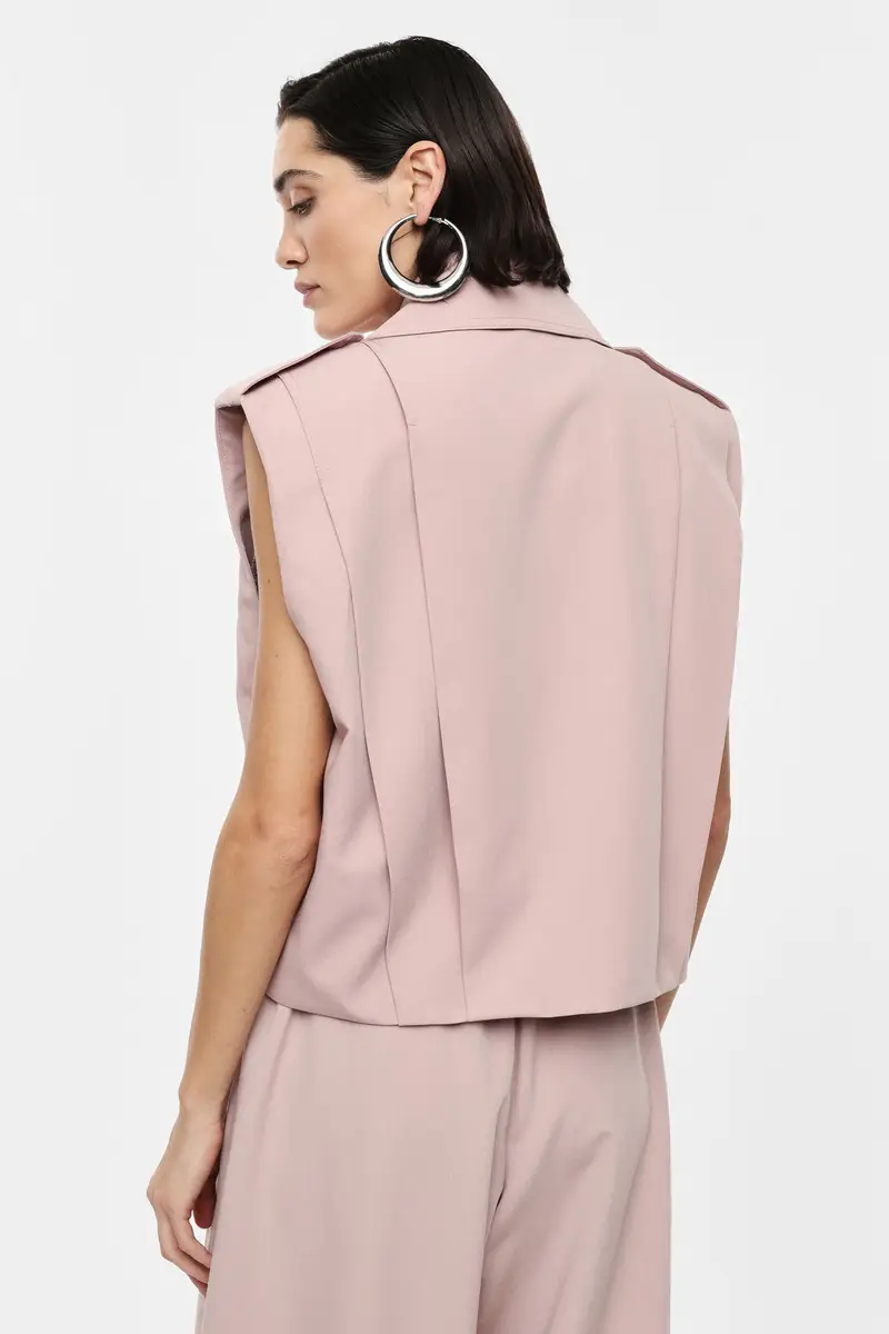 Sleeveless jacket con colletto classico e spalline Cipria miniatura 3