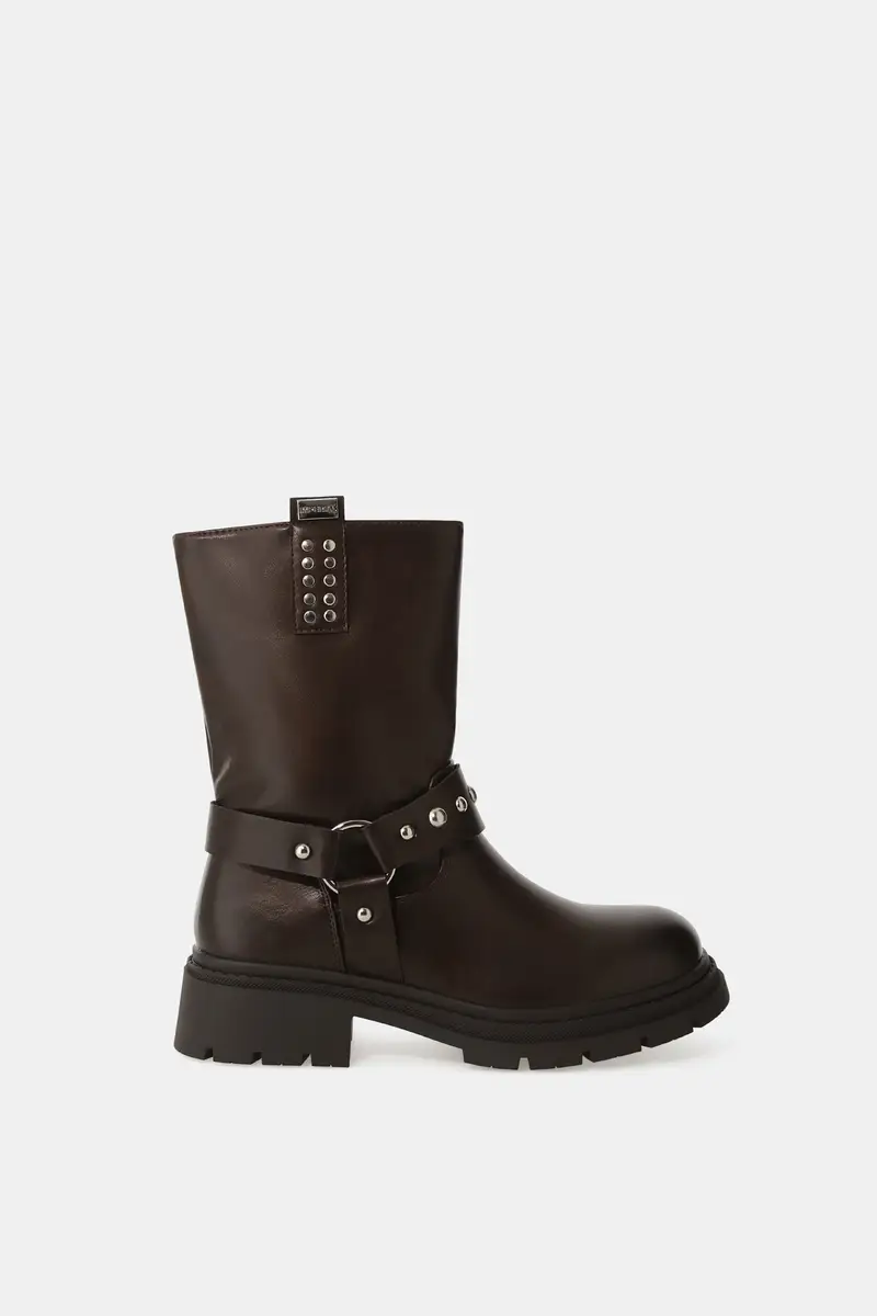 Stivali biker con borchie e cinturino decorativo Marrone