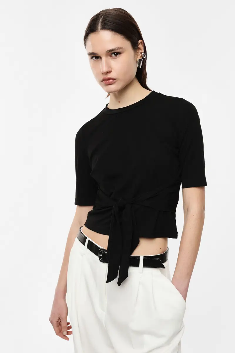 T-shirt corta con nodo frontale e maniche corte Nero miniatura 2