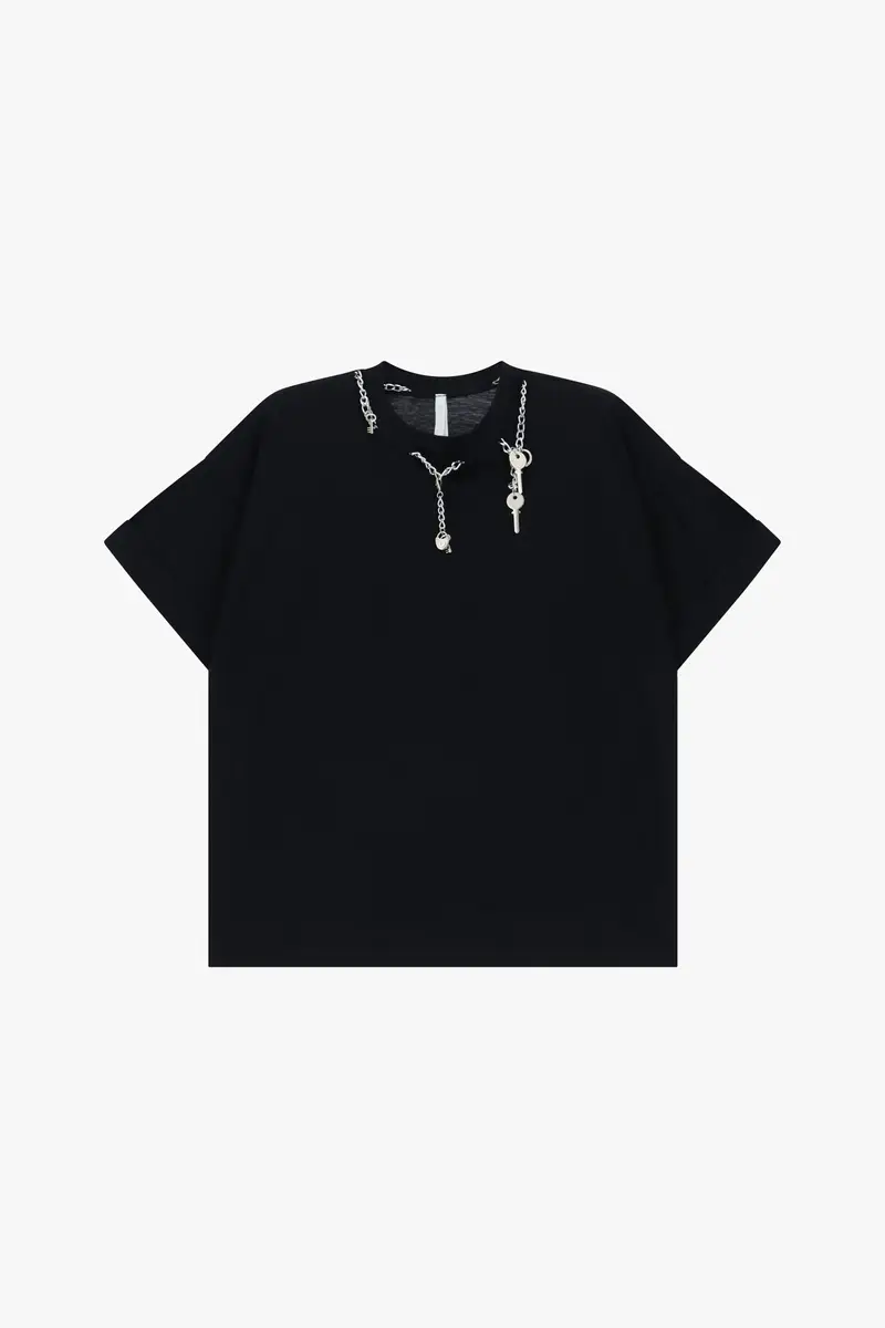 T-shirt manica corta con dettagli catena al collo Nero