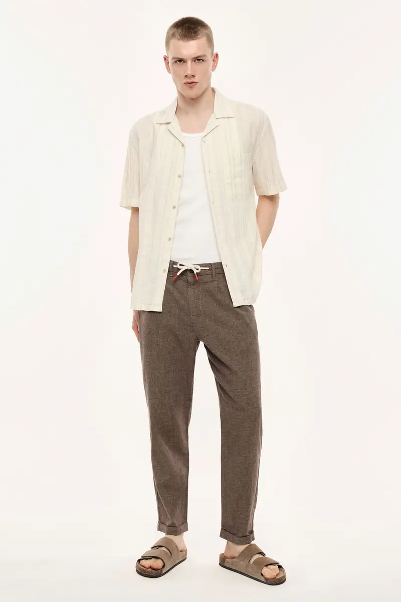 Trousers chino-fit con coulisse e risvolto Fango miniatura 2