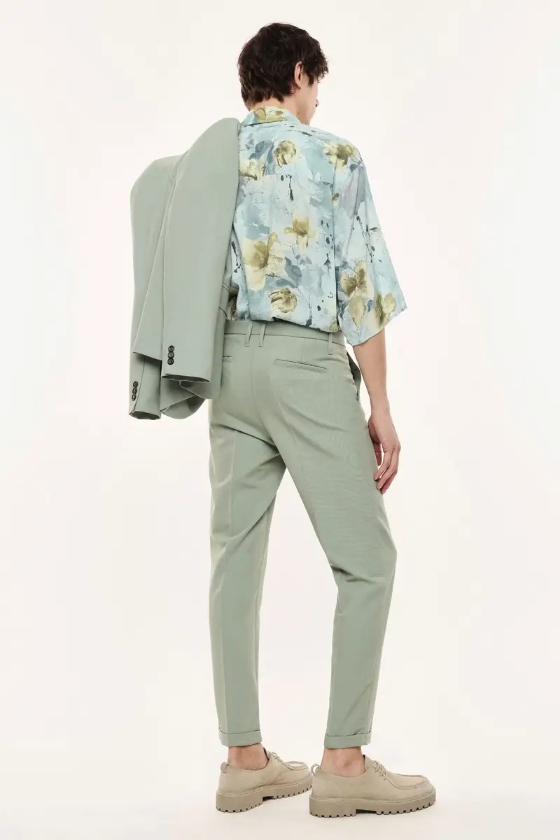 Trousers chino-fit con risvolto e pinces Salvia miniatura 3