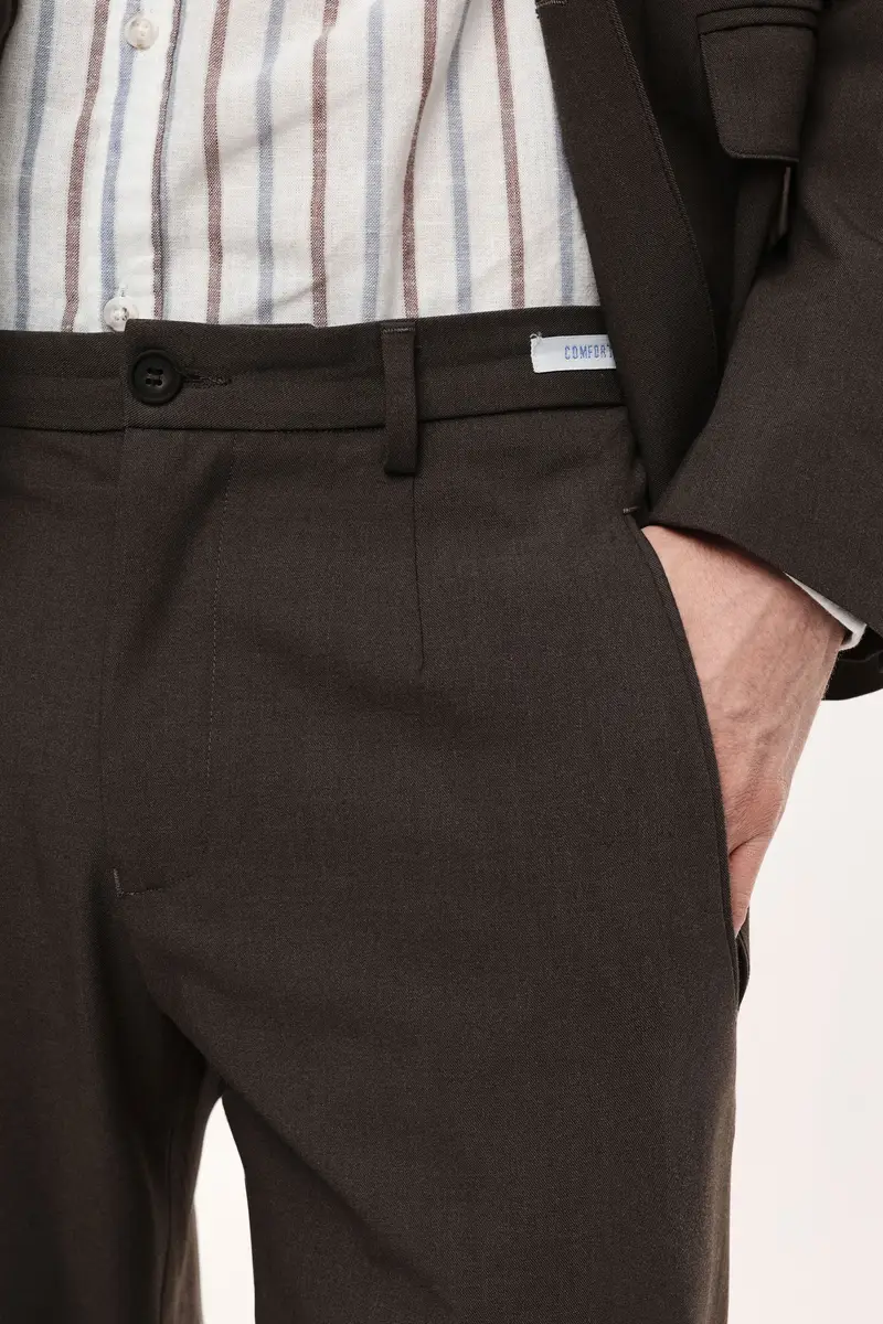 Trousers chino-fit con tasca posteriore Fango miniatura 4