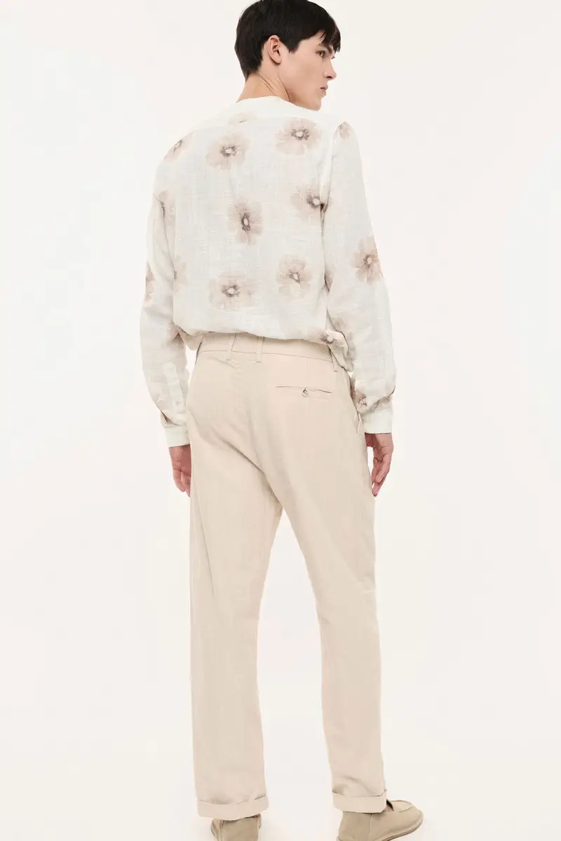 Trousers chino-fit pinces risvolto tasche laterali Ecru miniatura 3