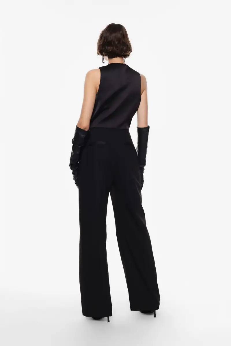 Tuta intera con cravattino effetto satin e scollo a V Nero miniatura 3