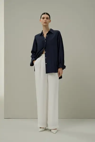 Camicia in seta oversize dal taglio classico e rilassato EURBlu Notte